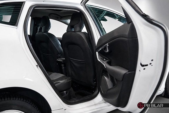 Volvo V40 14 of 23