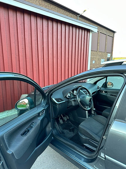 Peugeot 207 SW 6 of 14