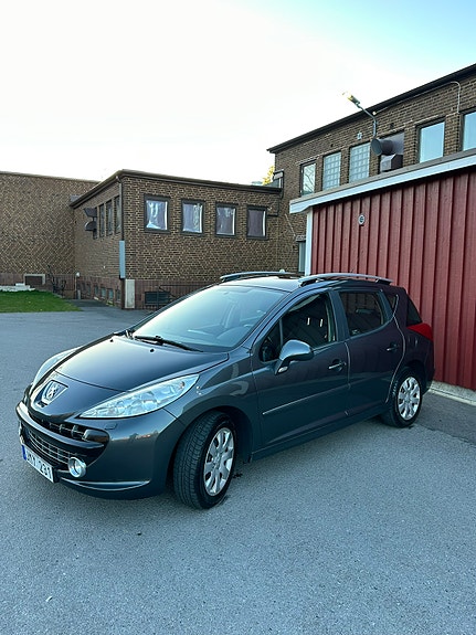 Peugeot 207 SW 2 of 14