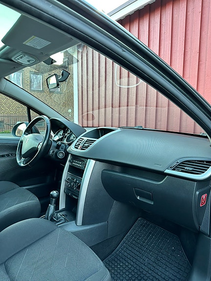 Peugeot 207 SW 10 of 14