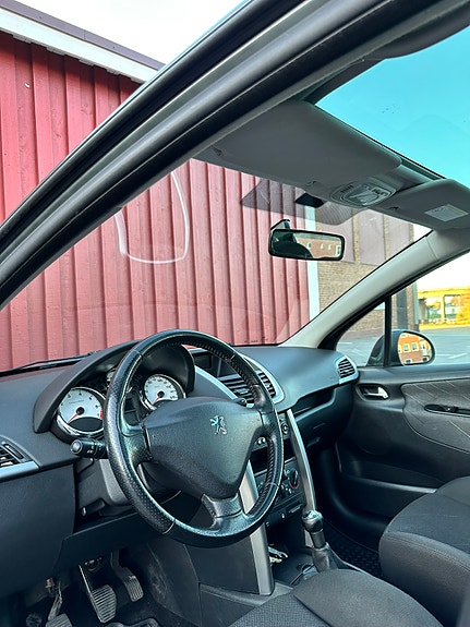 Peugeot 207 SW 7 of 14