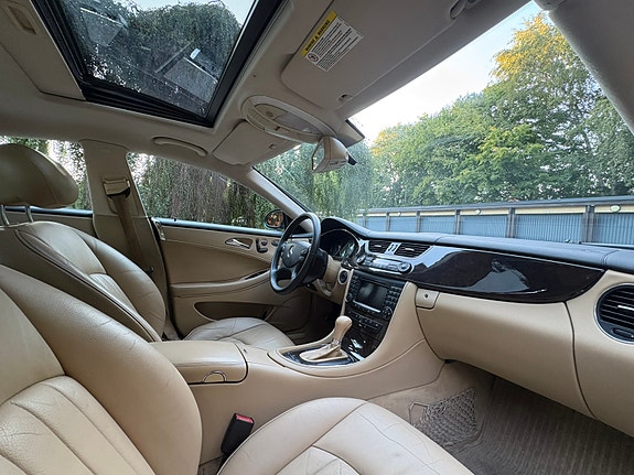 Mercedes-Benz CLS500 5 of 6