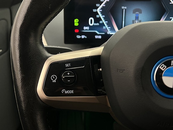 BMW iX 20 of 30