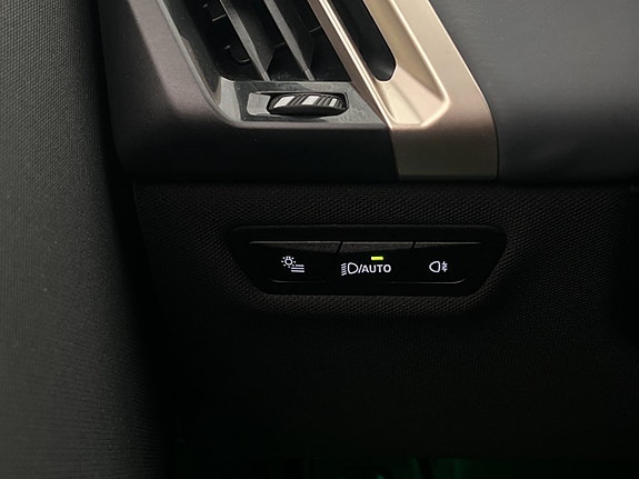 BMW iX 27 of 30