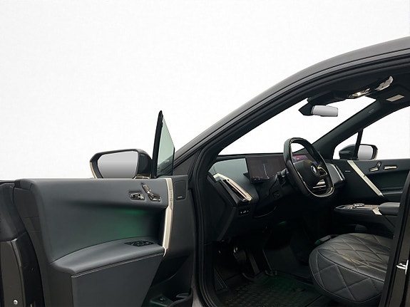 BMW iX 13 of 30