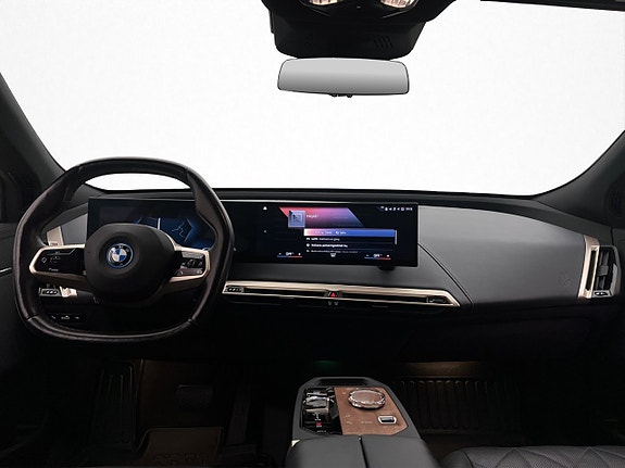 BMW iX 18 of 30