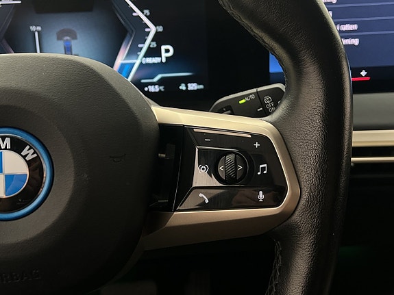 BMW iX 23 of 30