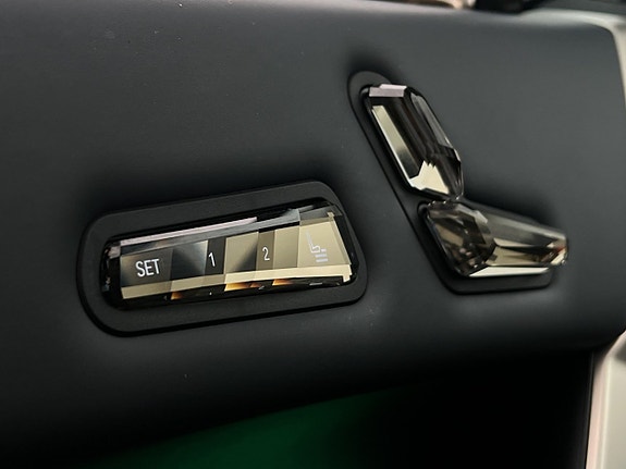 BMW iX 17 of 30