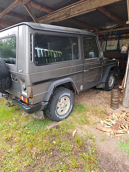 Mercedes-Benz 300 GD 2 of 4