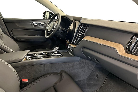 Volvo XC60 7 of 30