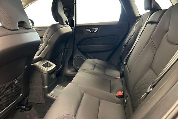 Volvo XC60 13 of 30