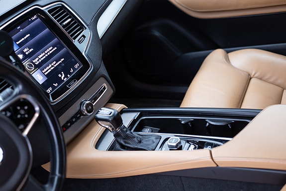 Volvo XC90 27 of 30