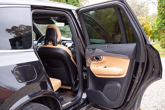 Volvo XC90 16 of 30
