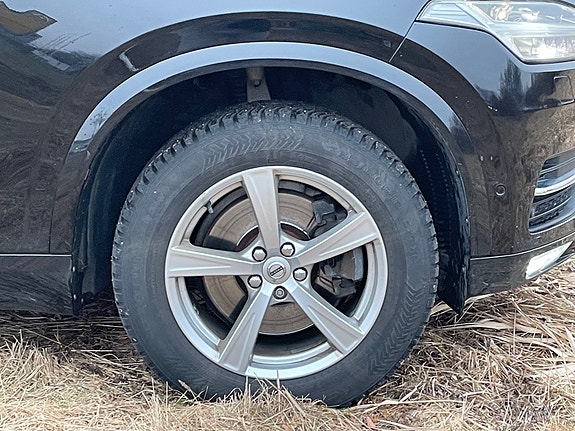 Volvo XC90 10 of 15
