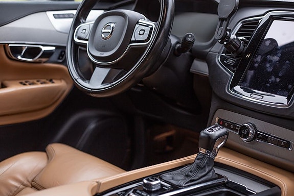 Volvo XC90 13 of 30