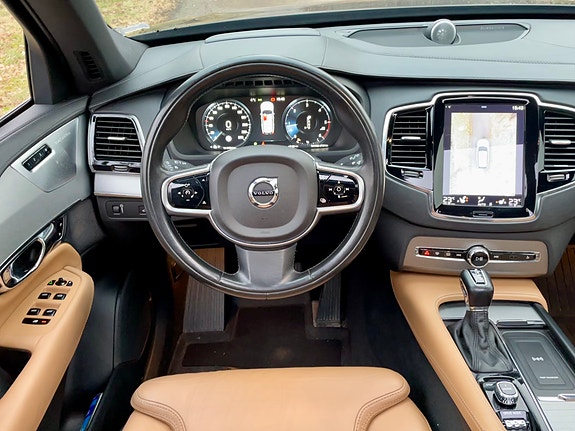 Volvo XC90 5 of 15