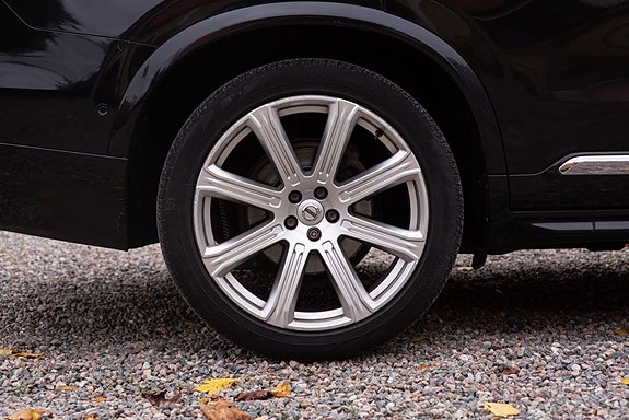Volvo XC90 11 of 30