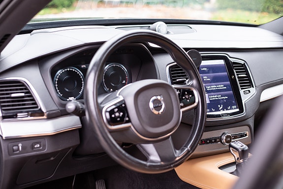 Volvo XC90 24 of 30