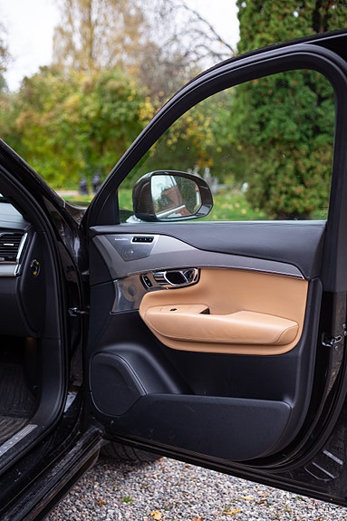 Volvo XC90 17 of 30