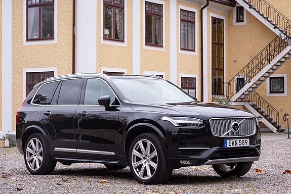 Volvo XC90 2 of 30
