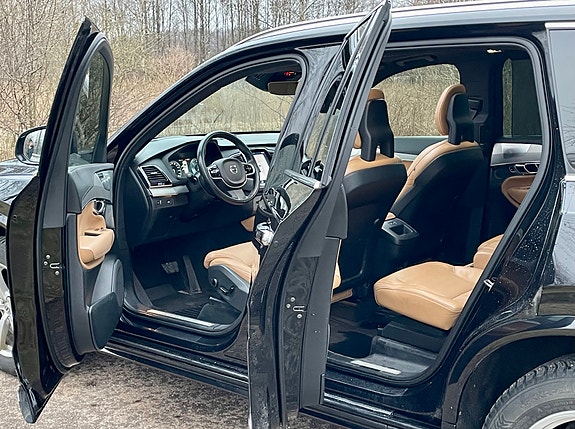 Volvo XC90 8 of 15