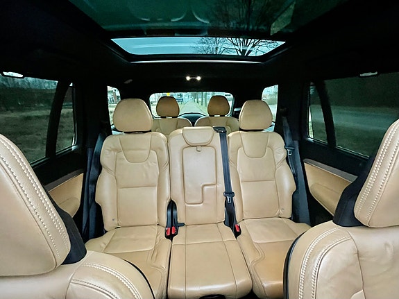 Volvo XC90 7 of 15