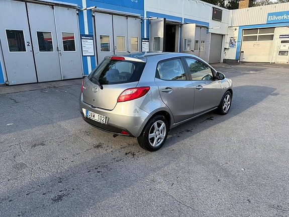 Mazda 2 3 of 7