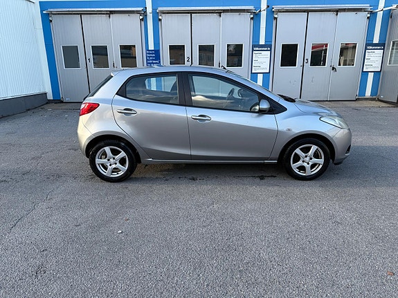 Mazda 2 4 of 7