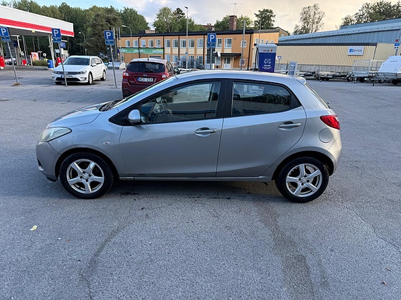 Mazda 2 5 of 7