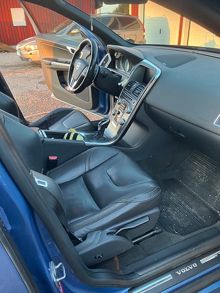 Volvo XC60 3 of 8