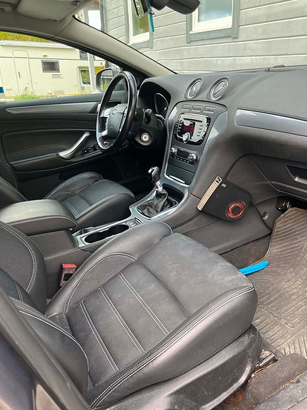 Ford Mondeo 2 of 4