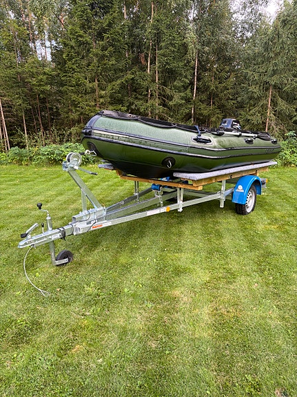 Komplett Gummibåtspaket med motor och 80km/tim trailer 2 of 7