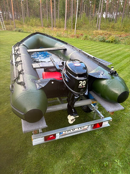 Komplett Gummibåtspaket med motor och 80km/tim trailer 4 of 7