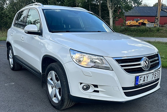 Volkswagen Tiguan 2 of 7