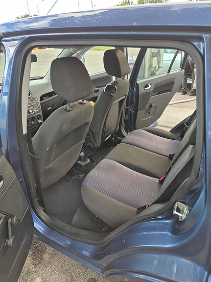 Ford Fusion 3 of 7