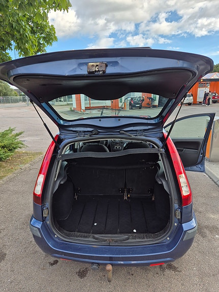 Ford Fusion 6 of 7