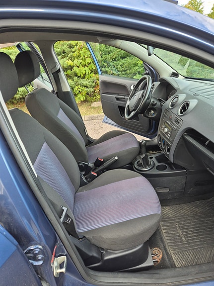 Ford Fusion 4 of 7
