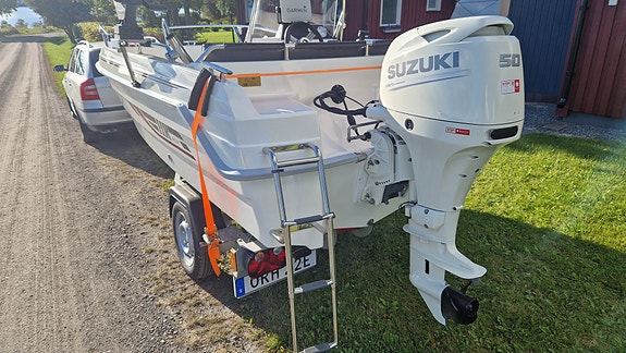 HR442sc med Suzuki 50, trailer för 80 och Trollingrigg 8 of 15