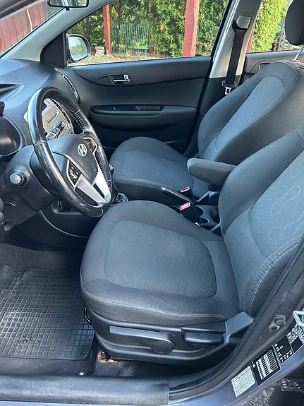 Hyundai i20 2 of 6