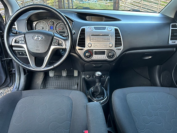 Hyundai i20 3 of 6