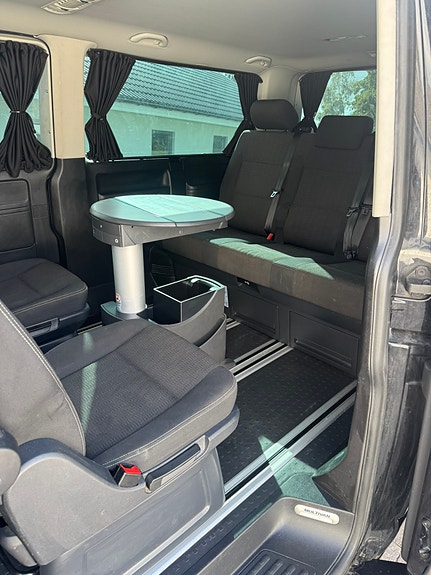 Volkswagen Multivan 4 of 6