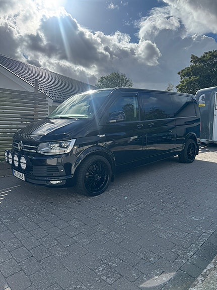Volkswagen Multivan 2 of 6