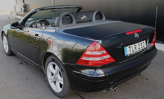Mercedes-Benz SLK200 2 of 18