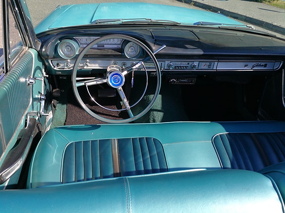 Ford Galaxie 6 of 30