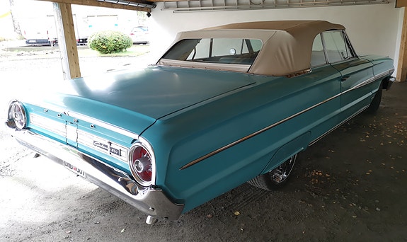 Ford Galaxie 18 of 30