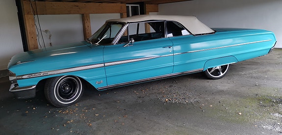 Ford Galaxie 8 of 30