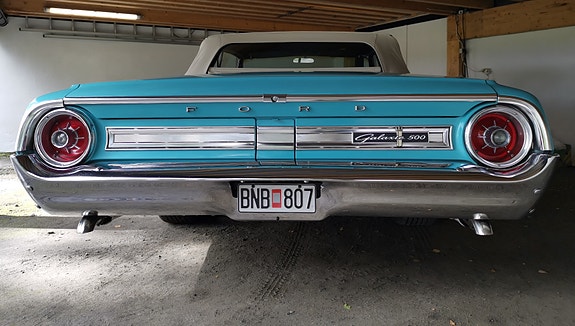 Ford Galaxie 4 of 30