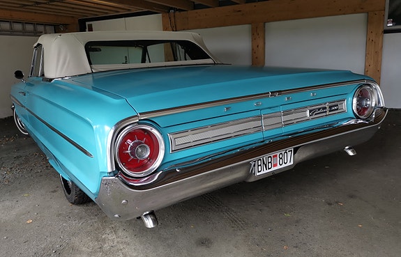 Ford Galaxie 13 of 30