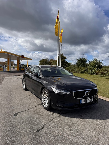 Volvo V90 2 of 21