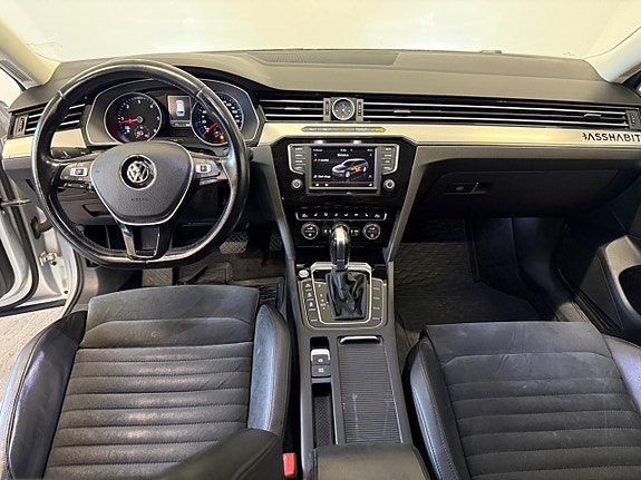 Volkswagen Passat 9 of 15